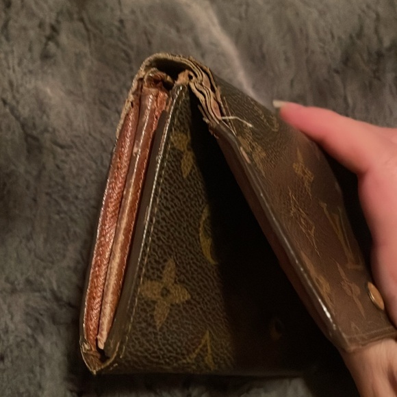 Louis Vuitton compact wallet - Picture 2 of 6